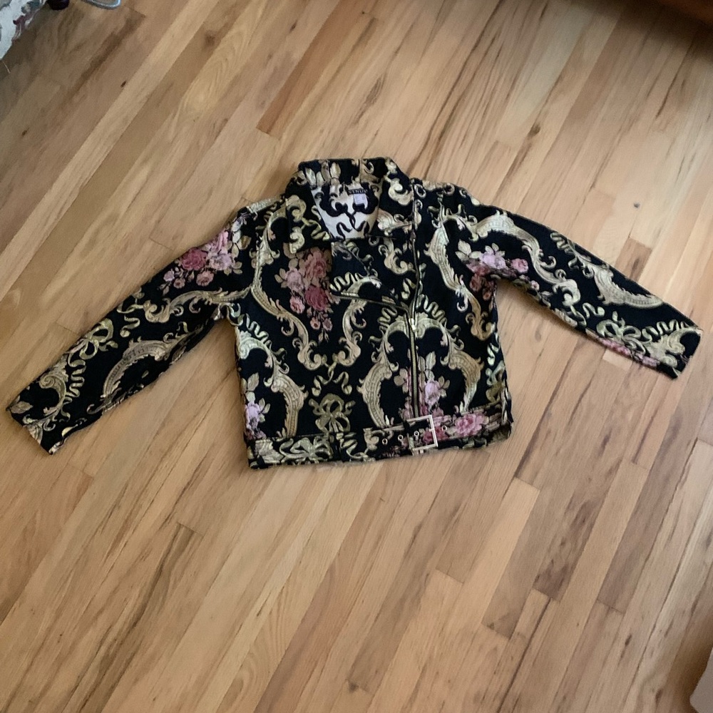 This is a Venus Mojito/Biker style zip up jacket with belt Size large, Brand New